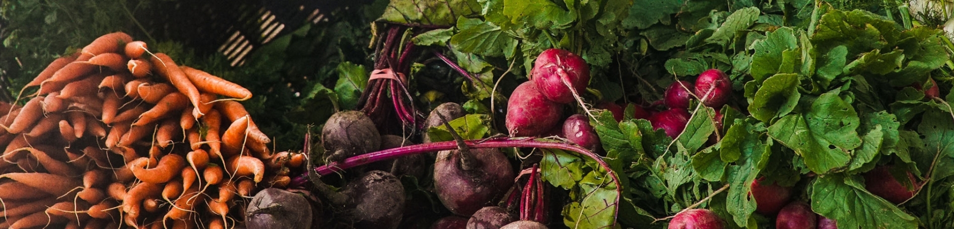 vegetables at outdoor farmers market